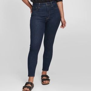Gap high rise Universal Jeggings size 32 Reg